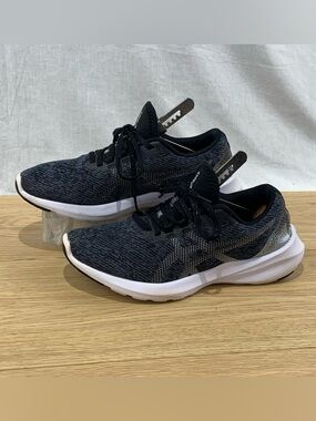 ASICS Women's Size 8 Gray Black White Versablast Running Shoes